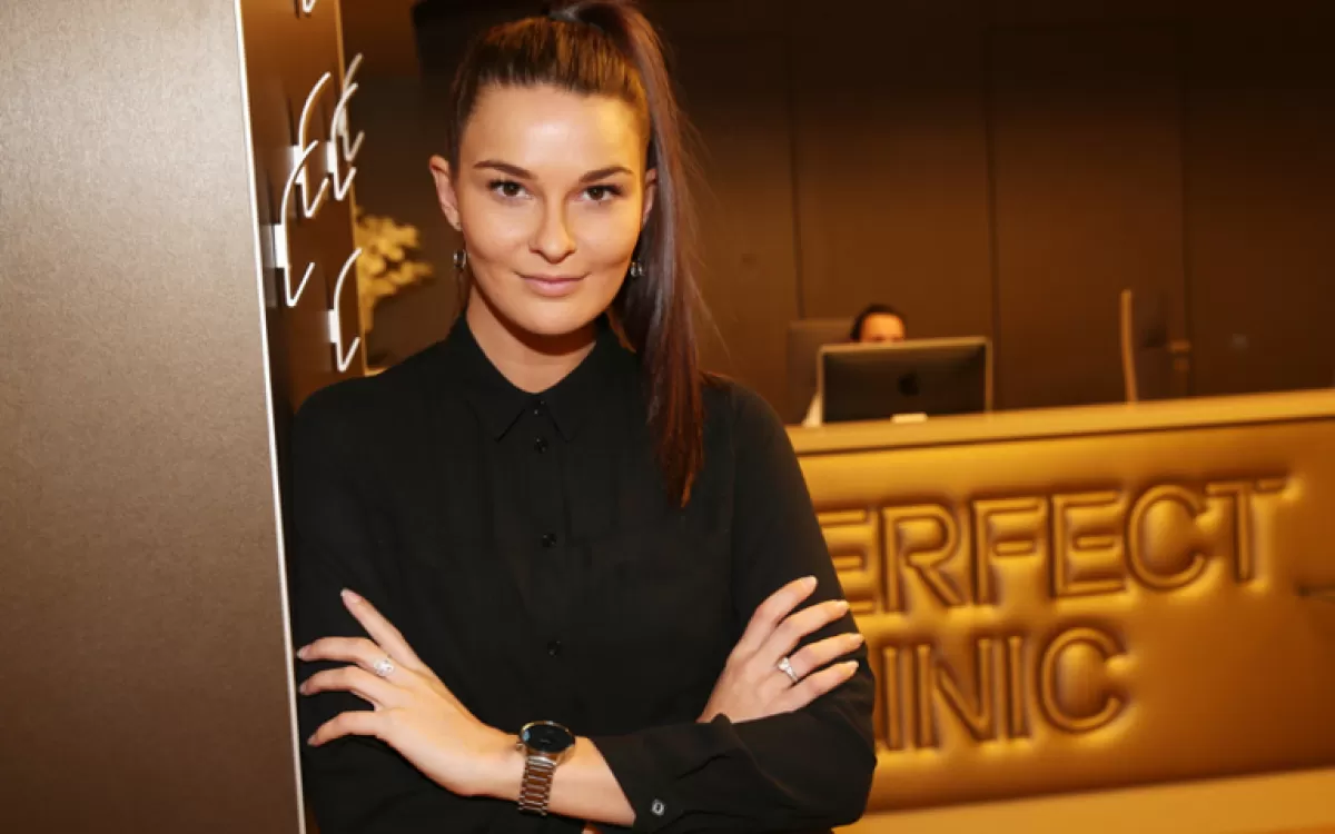 Miss Nikol &Scaron;vantnerov&aacute; v ruk&aacute;ch plastick&eacute;ho chirurga Romana Kufy