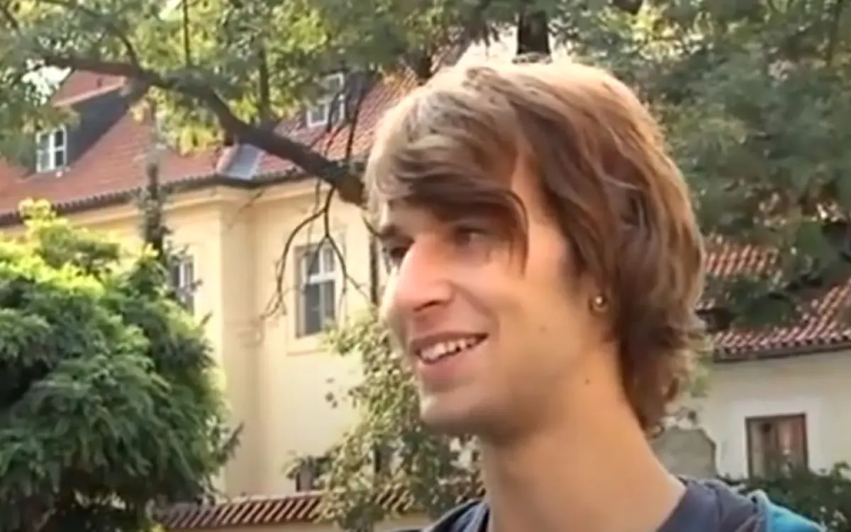 Oper&aacute;cia u&scaron;&iacute; - Petr