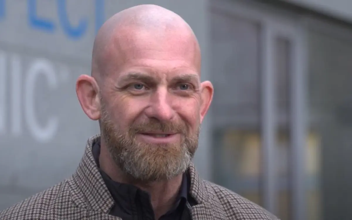 Operace očn&iacute;ch v&iacute;ček, MUDr. Jiř&iacute; Ferra